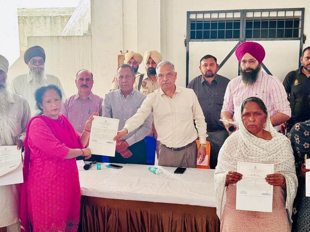 मेरा घर मेरे नाम योजना के तहत 226 घरों के परिवारों को मिले मालिकी के अधिकार